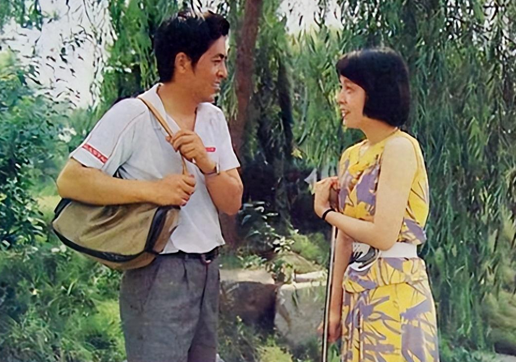 娄乃鸣年轻时一心扑在工作上,没有在感情上投入时间和精力,导致她始终