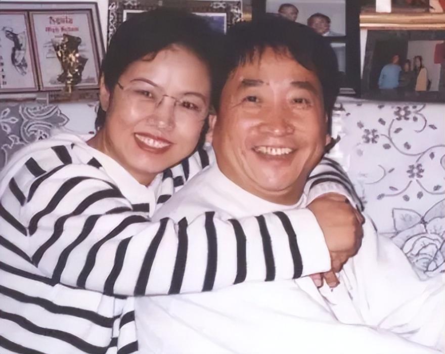 姜河和老婆的照片图片