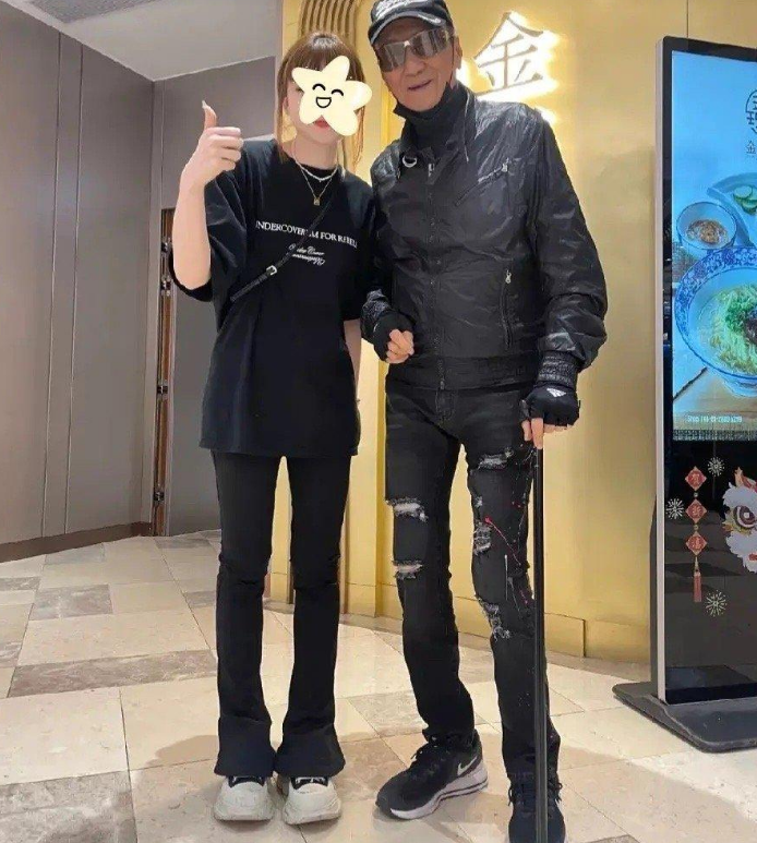 经历过5段感情之后,86岁的谢贤到老了后成了孤身一人,说是多情也专情