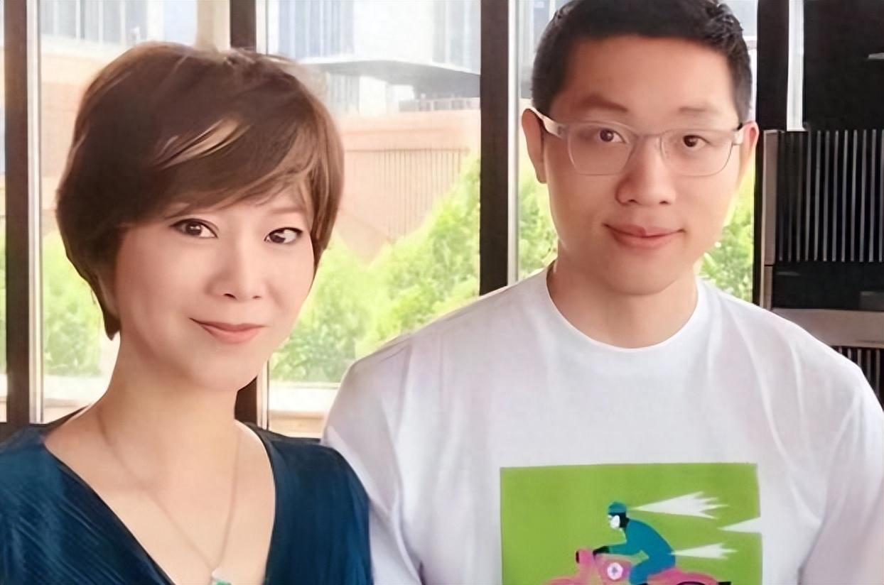 她是我国女乒一姐烟酒不离身拿到59块金牌被二婚老公宠成公主