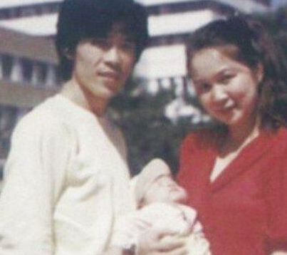 回顾他是蔡明儿子37岁仍未婚未育是蔡明的骄傲更是她的心病