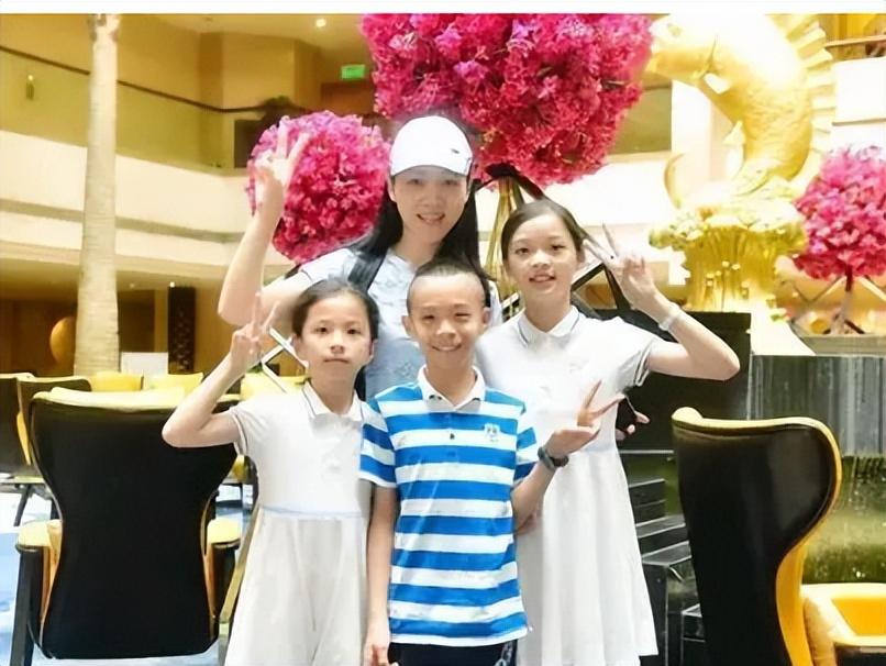 周群长期以来一直保密自己的婚姻生活,也从来没有公开过自己丈夫的