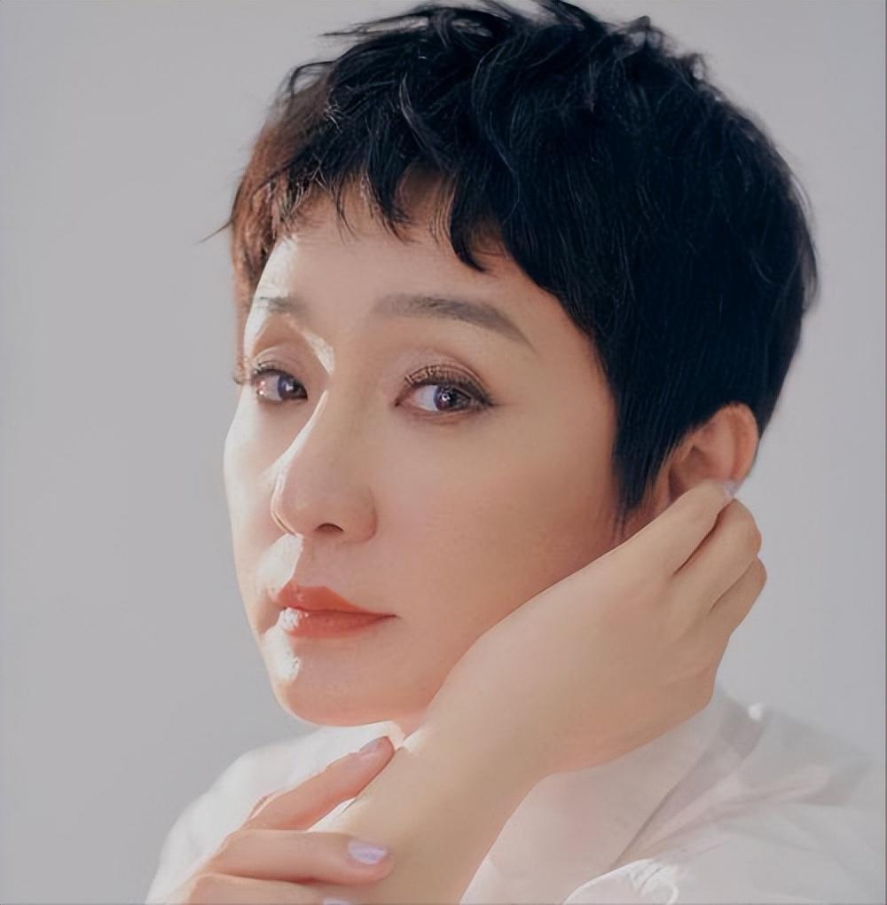 回顾演员孔琳初恋败给蒋雯丽如今仍未婚她的人生真是太苦了