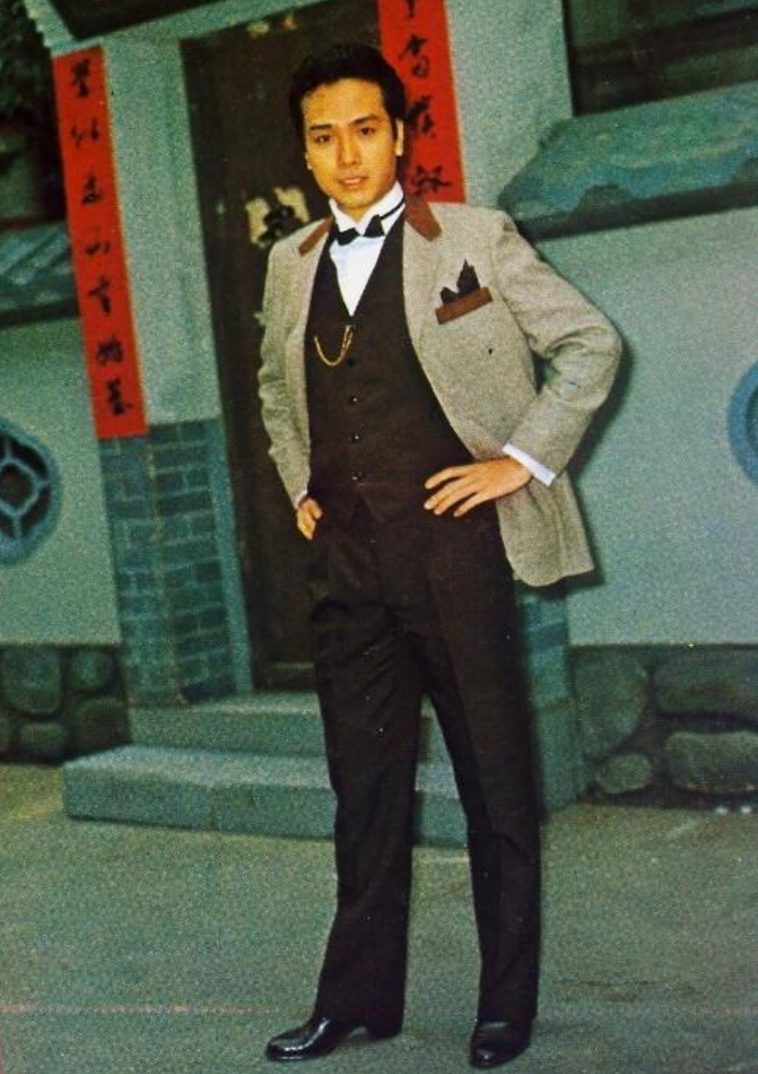 回顾伍卫国曾和刘晓庆苦恋5年分开后不拍戏也不结婚72岁还单身