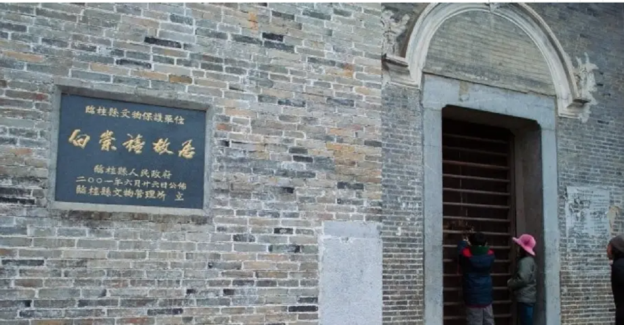 "李秀文在说到那些人的时候,白先慧还有些咬牙切齿,让李秀文相信了白