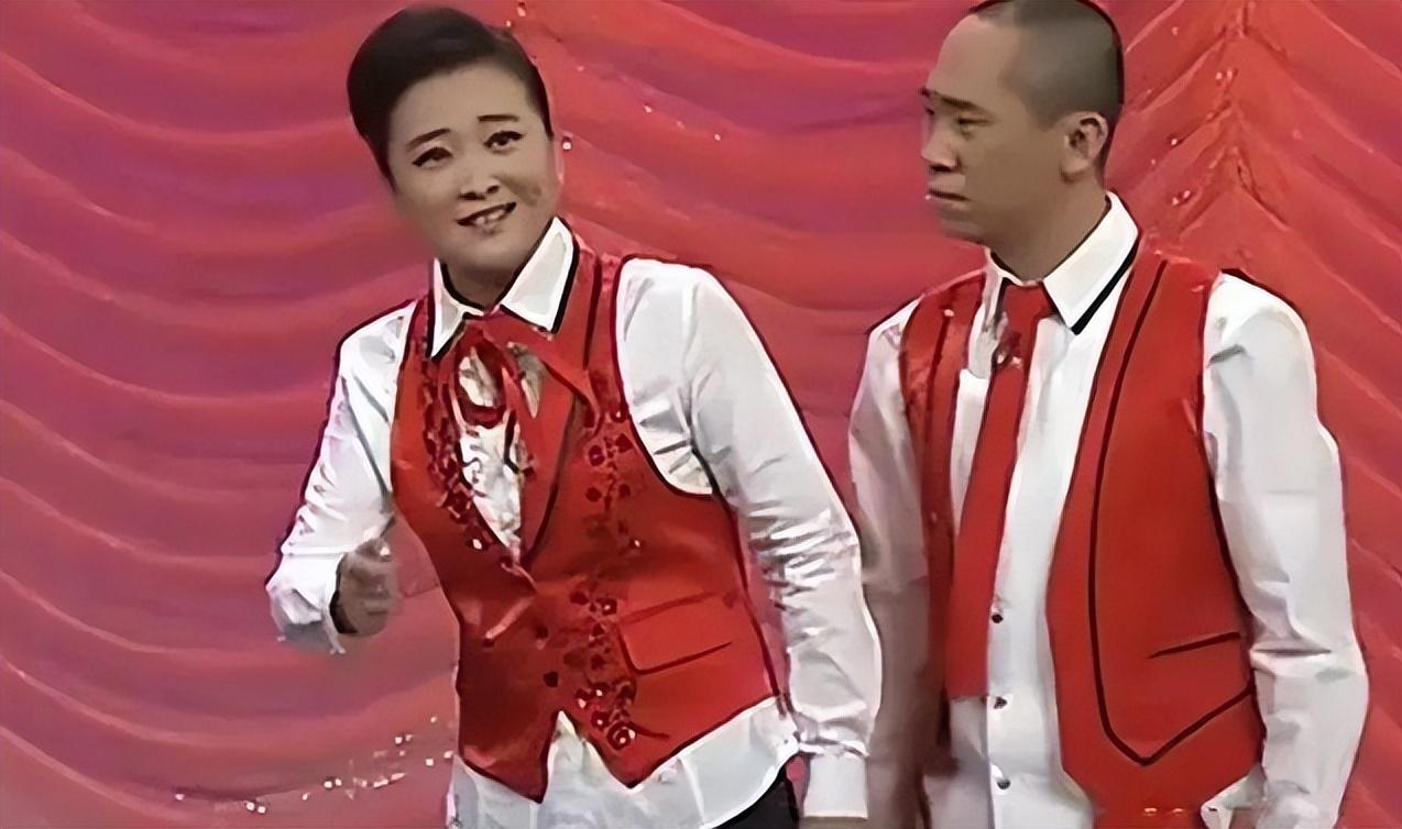 回顾41岁贾玲瘦50斤后再现身与张小斐故地重游