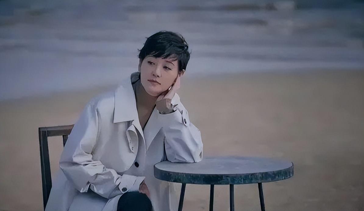 在1992年徐帆饰演了她人生中第一个电影女主,《大撒把》的"林周云",她