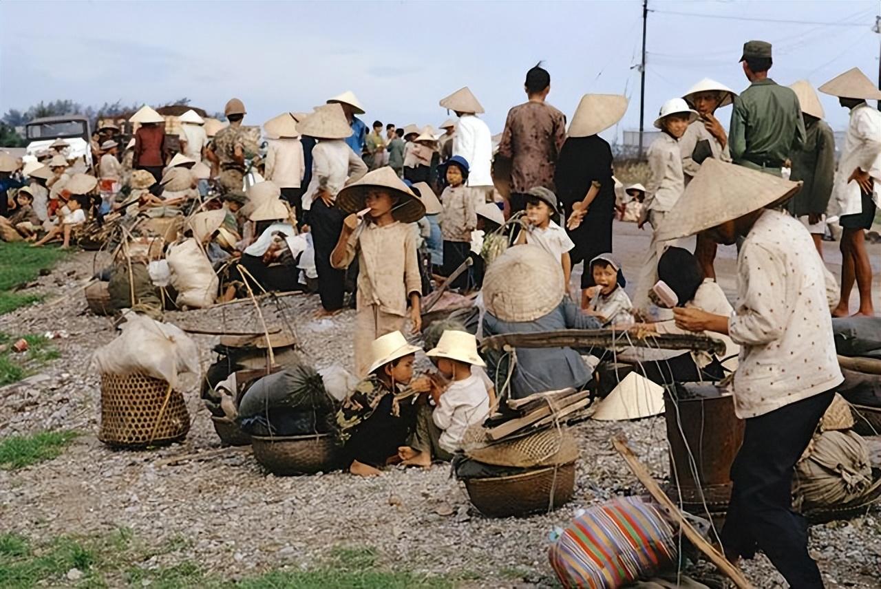 1979年中国伤兵救一越南妇女牺牲后她守墓19年还把遗骨送回家