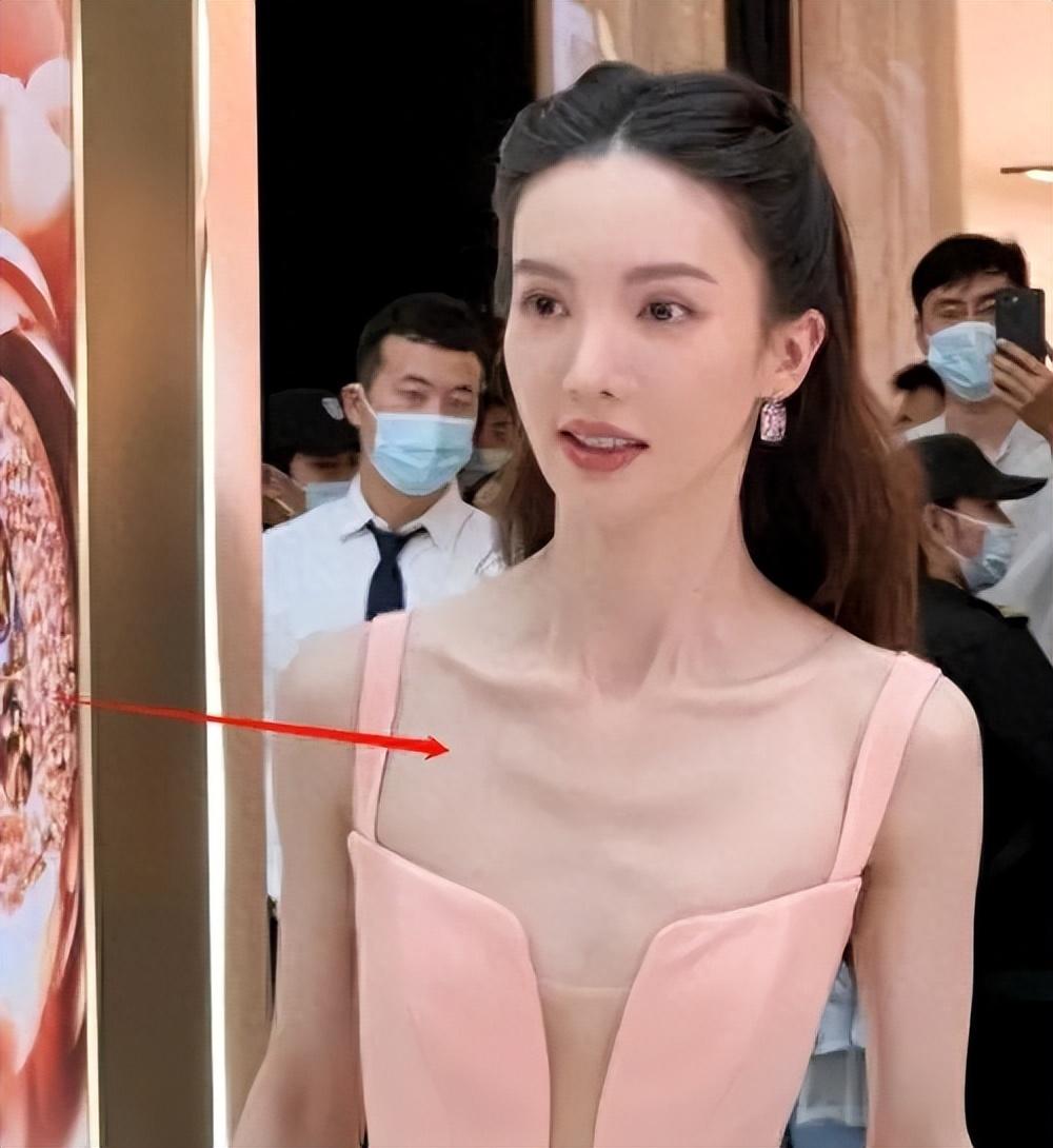 镜头前美若天仙真人黑瘦干瘪这9位上镜脸的女星反差好大