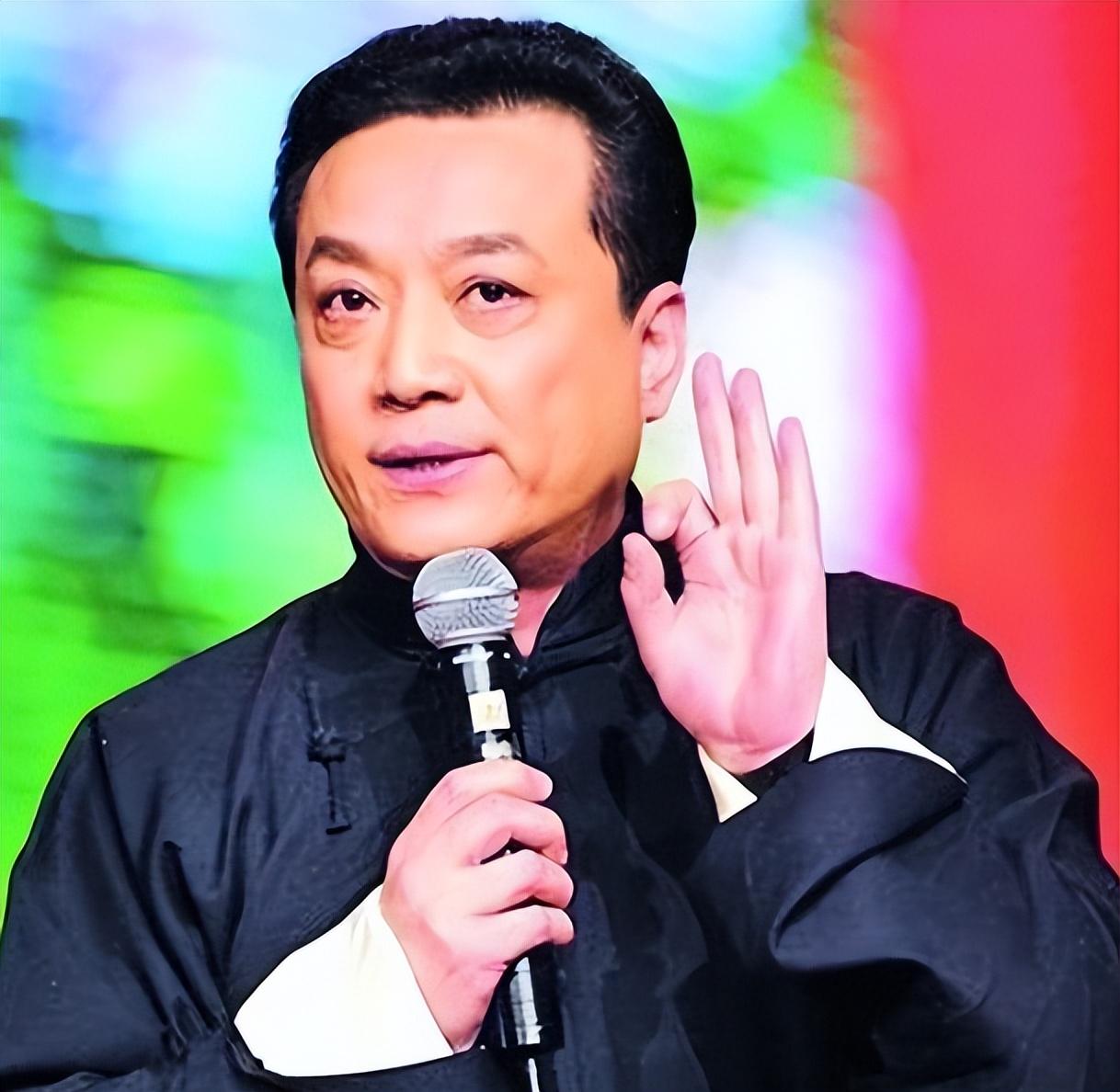 凭着春晚带来的热度,王平很快从说相声,演小品到做主持人,闯出了名气