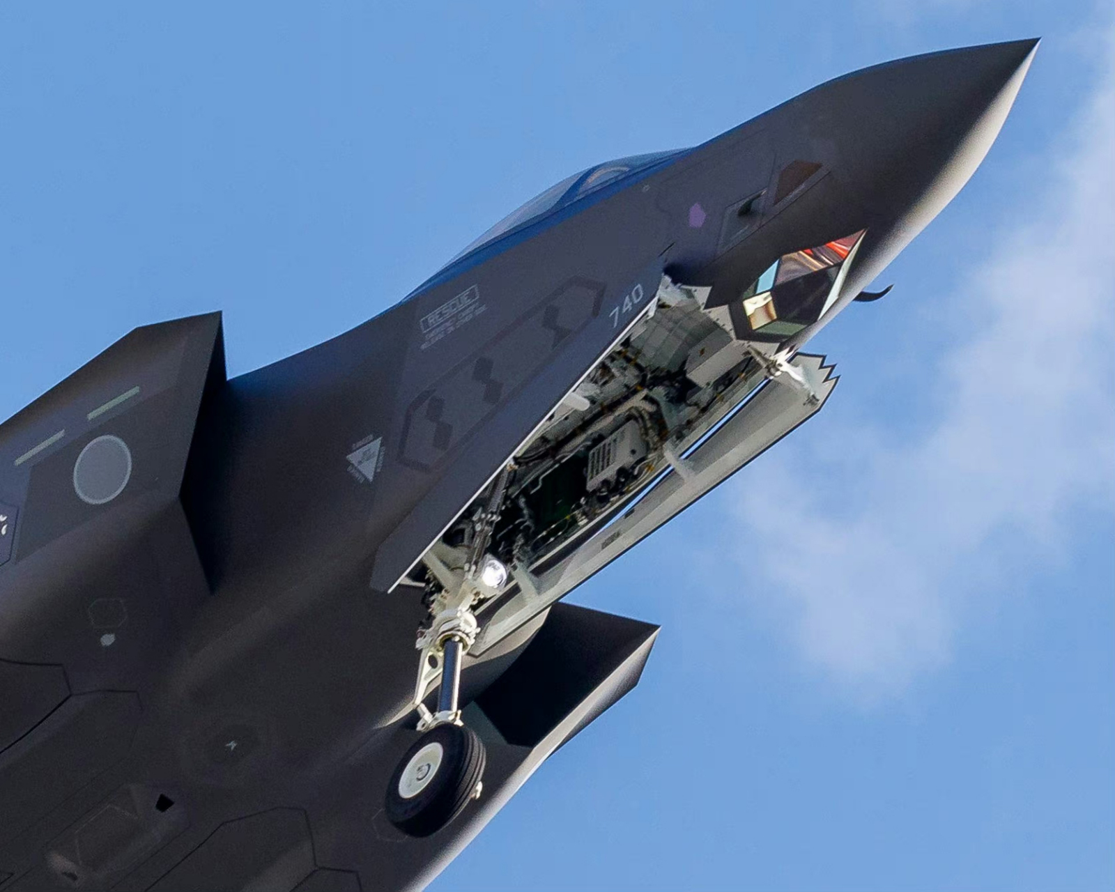 日本航空自卫队第40架f-35a隐形战斗机,日本三菱重工小牧南工厂组装的