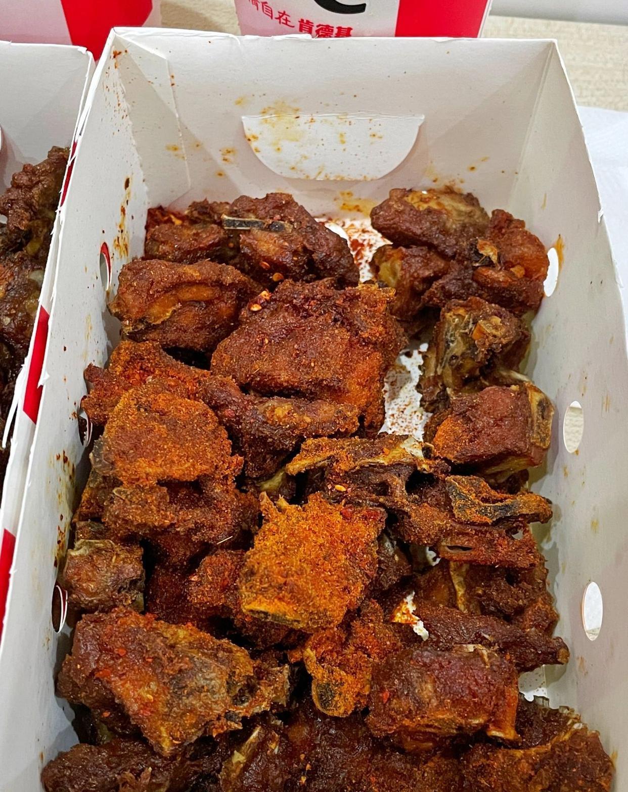 肯德基的鸡架!真绝! 超级大份呀,点了两份两个人吃都吃不完!