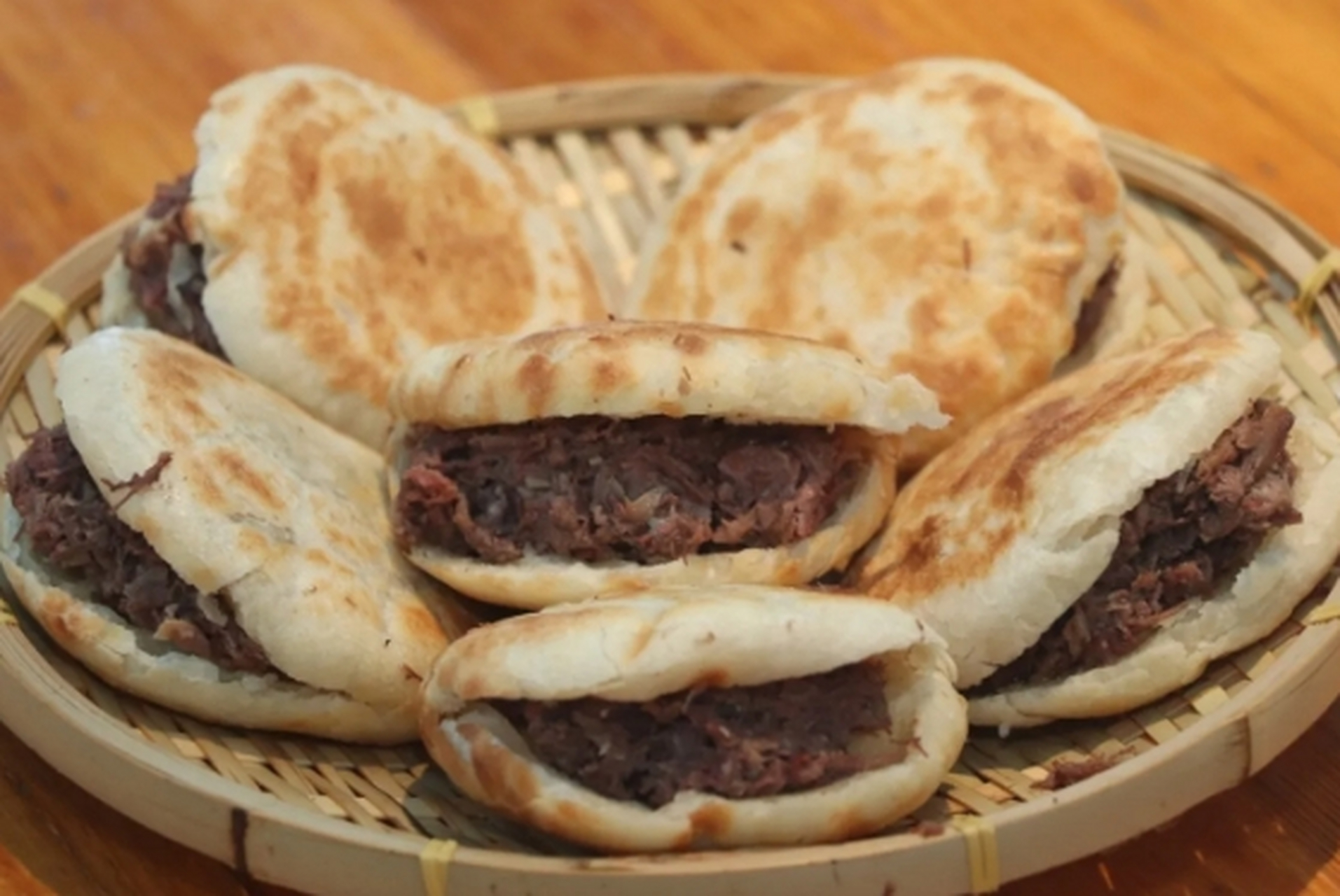 河北省各地市的土特产之最: 1.石家庄市——缸炉烧饼 2.