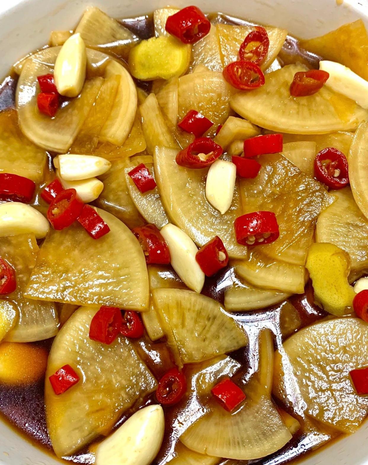 喜欢腌菜的我疯狂吞口水爱了爱了 对这种腌萝卜一点抵抗力都没有,酸酸