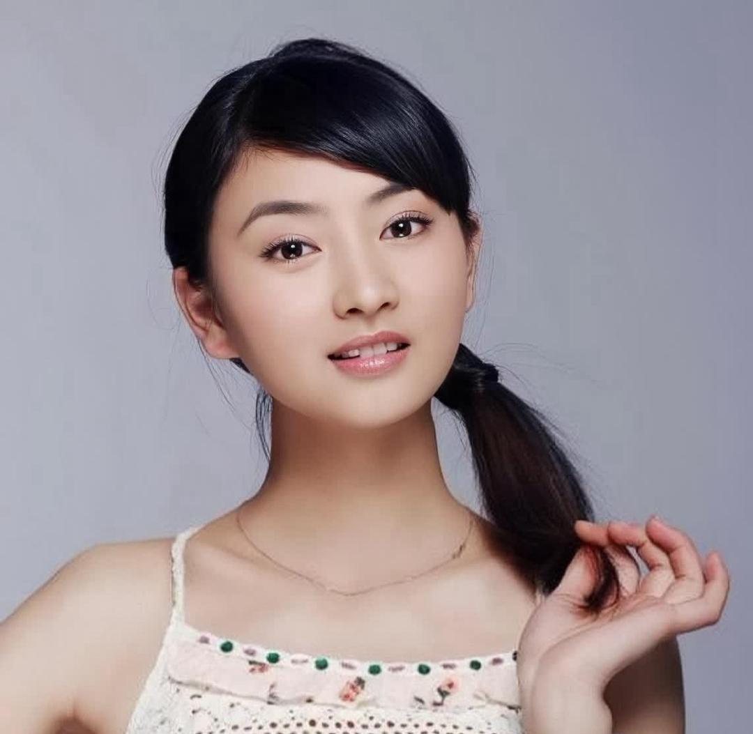 斓曦为了出演沈眉庄,硬是拔掉了虎牙,这才得到了演出机会!