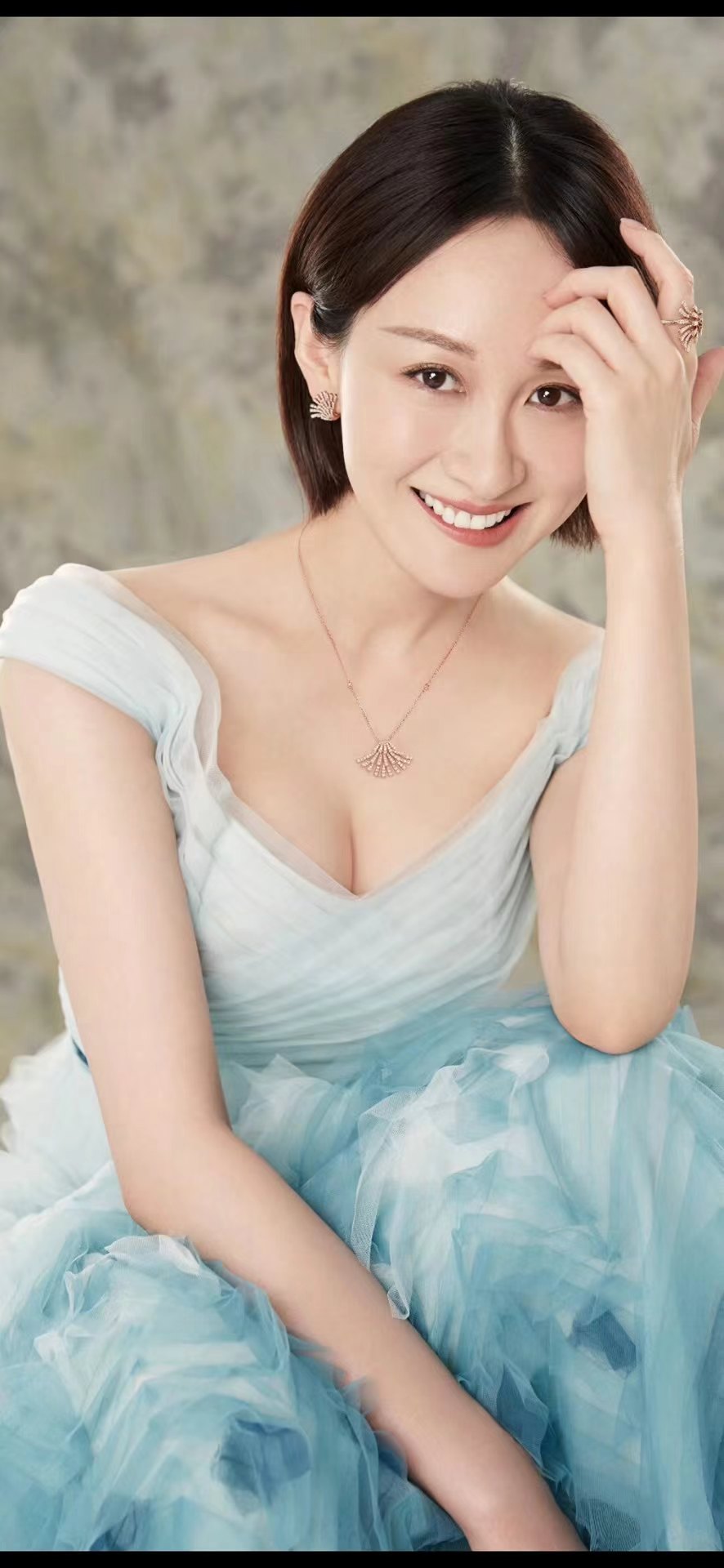 练束梅身材引热议,网友狂赞完美曲线!