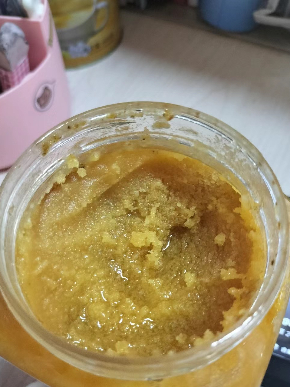掺了白糖的蜂蜜结晶图不冷冻的(蜂蜜结晶和白糖沉淀的区别) 掺了白糖的蜂蜜结晶图不冷冻的(蜂蜜结晶和白糖沉淀的区别)