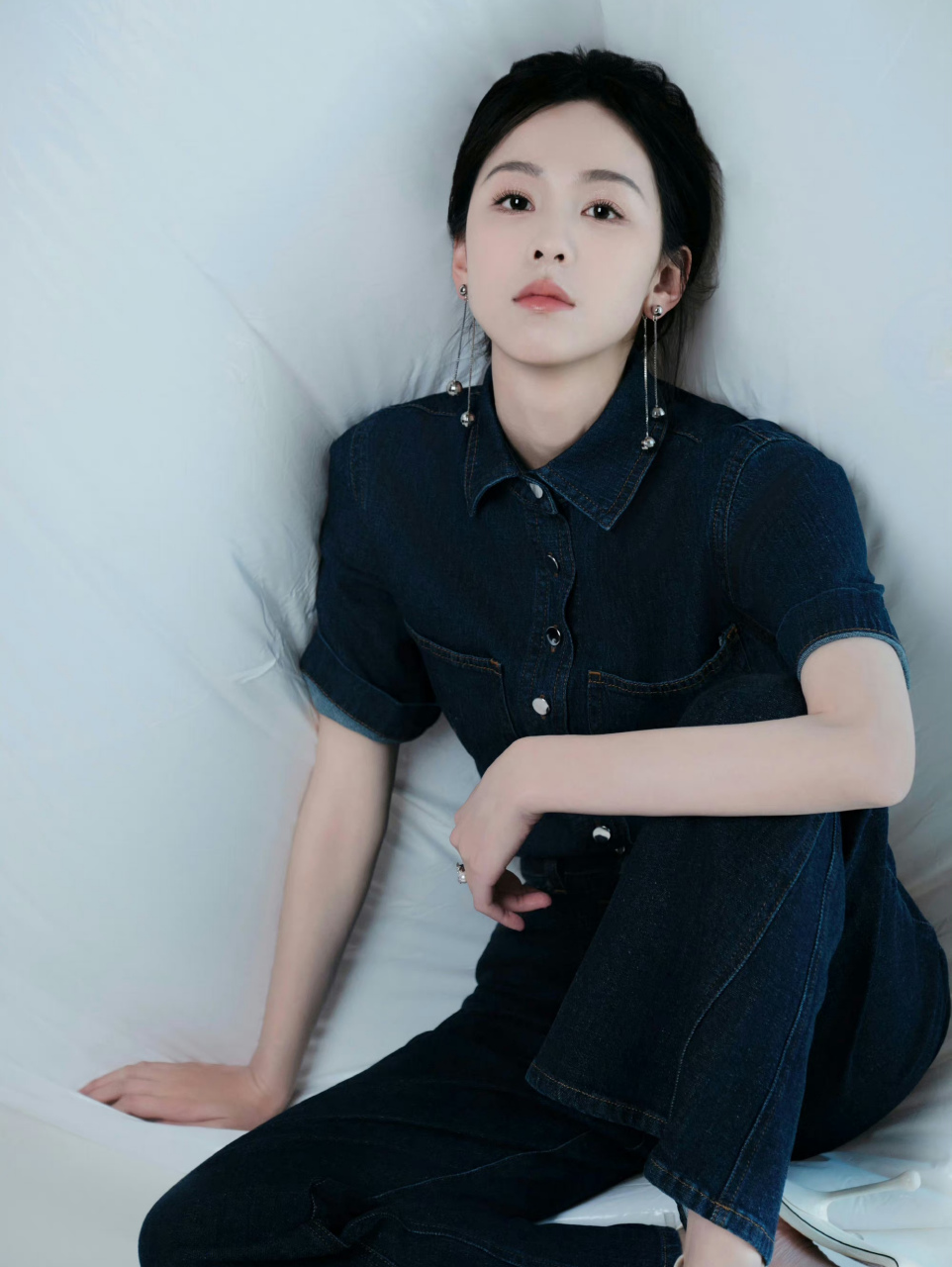 牛仔酷飒风格好适合陈都灵,演绎的好好!