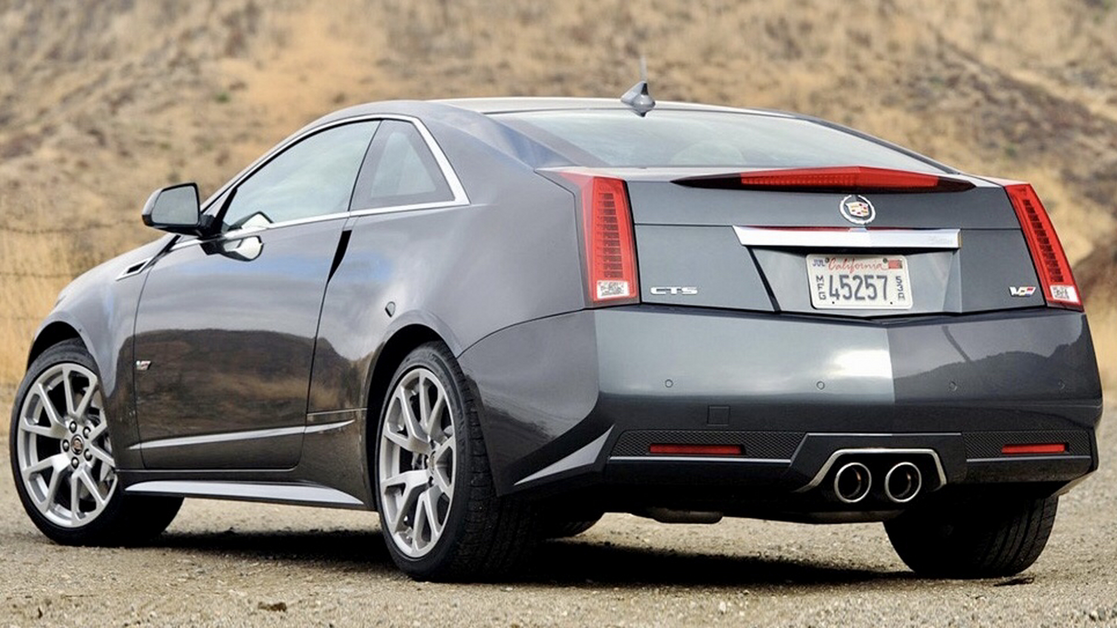 这样的凯迪拉克cts轿跑再发售个几百万辆可好,虽然来自十几年前的车型