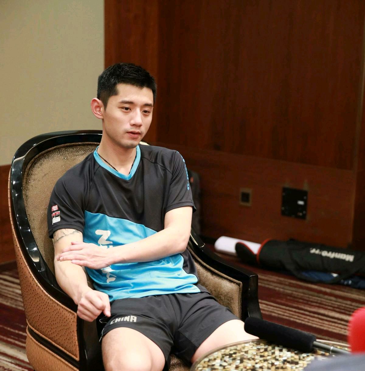 张继科开课9800元每月,许昕球馆500元每小时,理性讨论:你咋选?