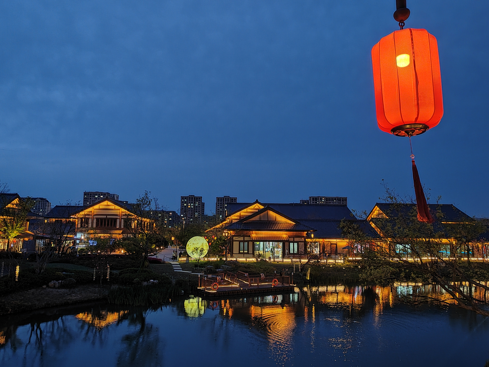 南京溧水"无想水镇"的夜景,春天的美与众不同[加油啊]#南京