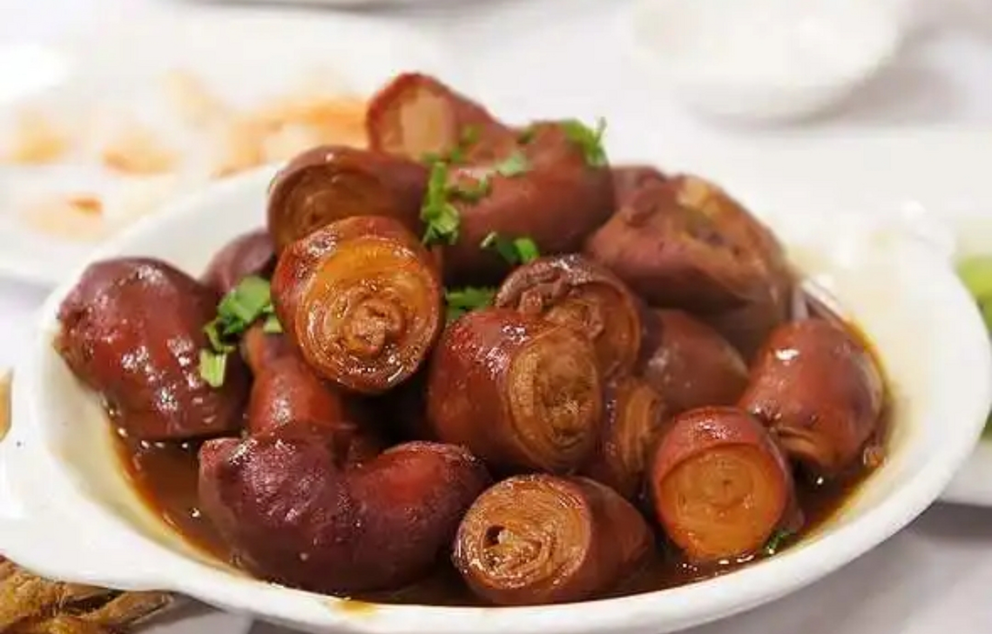 前几天去饭店,点了个无锡特色的菜——筒肠.