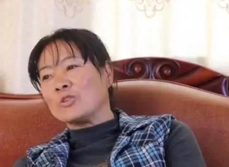 2019年退伍女兵唐雪出于自卫反杀1米9挑衅男后来搬离老家生活