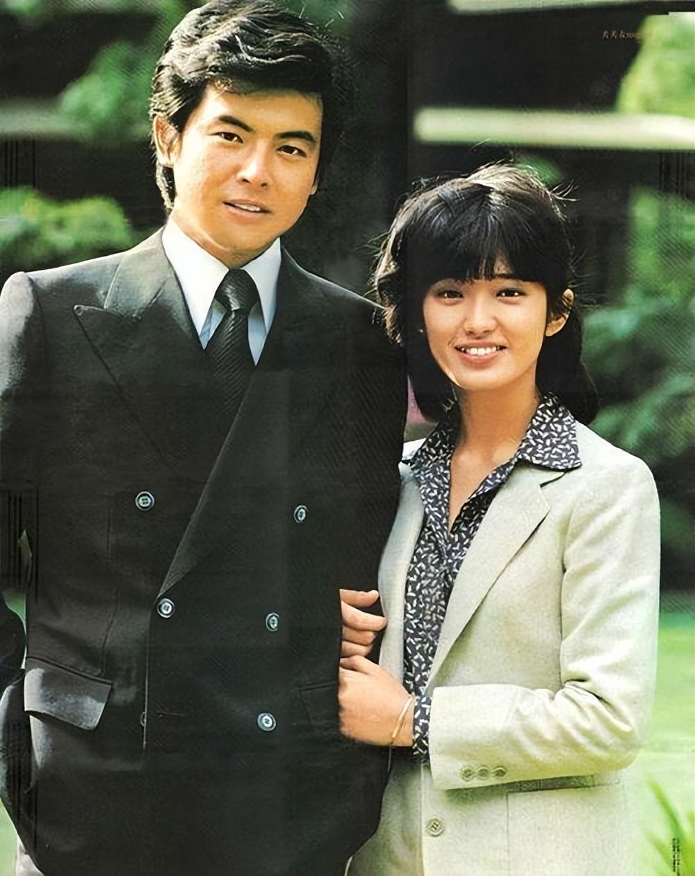 回顾71岁三浦友和头发花白依旧很帅两个儿子没有遗传他的高颜值