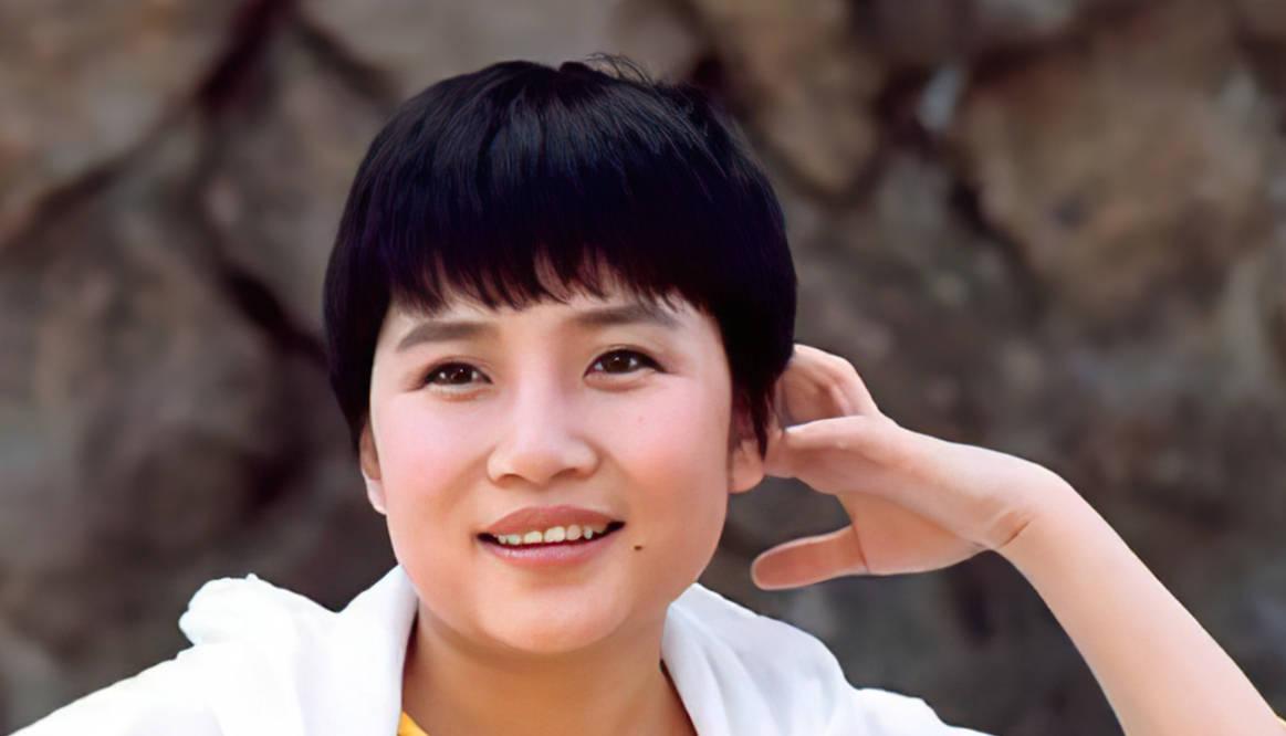 回顾李娜出家老母亲含泪陪她住寺庙如今她们过得怎样