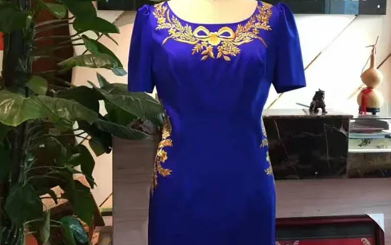 2019年一位成都女老板酒后发朋友圈送出2576件旗袍价值4百万