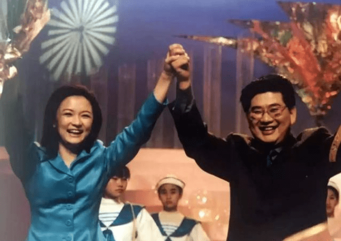 回顾东方卫视袁鸣53岁的她明显有些发福了昔日的女神感全无