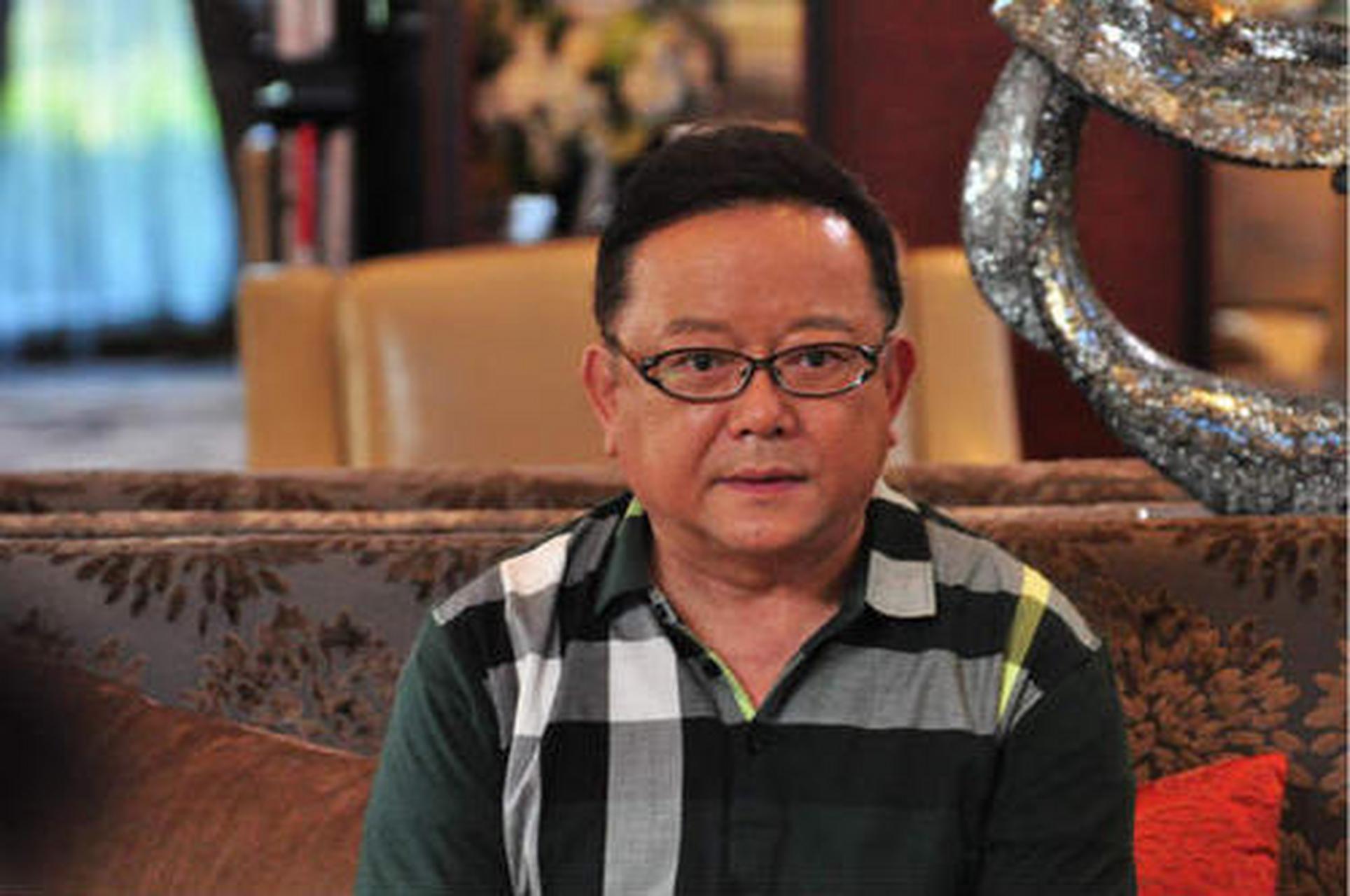 回顾王刚60岁老来得子安度晚年成奢望如今的情况让人感叹