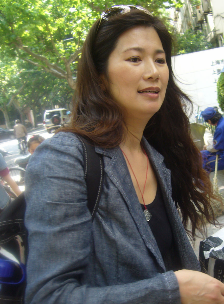 回顾李芸父亲和伯父都是知名演员结婚又离婚二嫁小提琴家