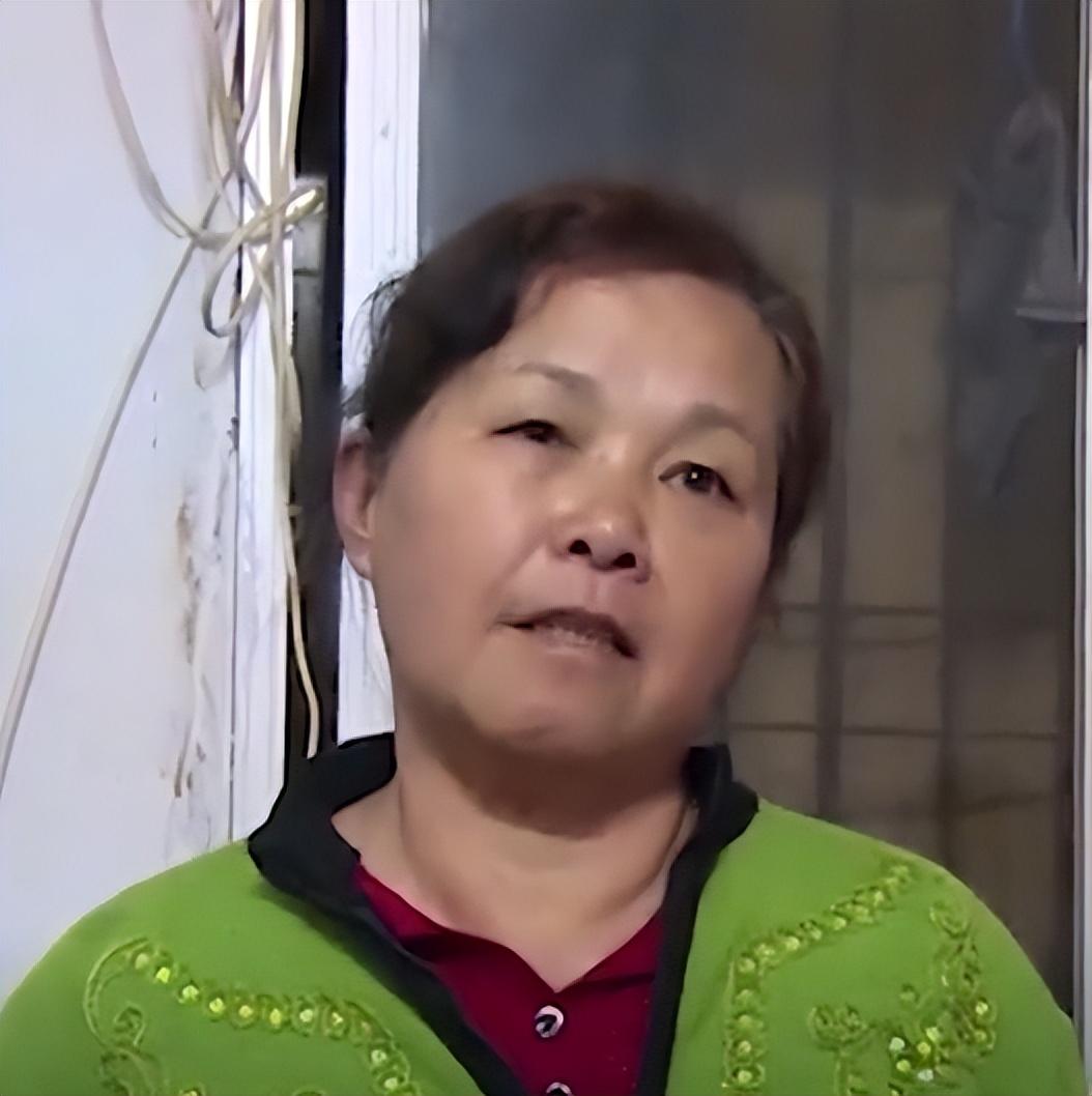 起初,陈锡良只是偶尔出现身体摇晃,手脚不协调的症状.