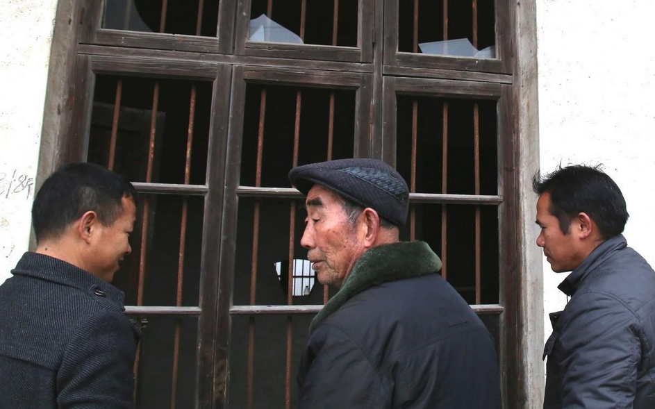 上世纪七十年代,李香红出生在湖南梅开村的一个普通家庭.