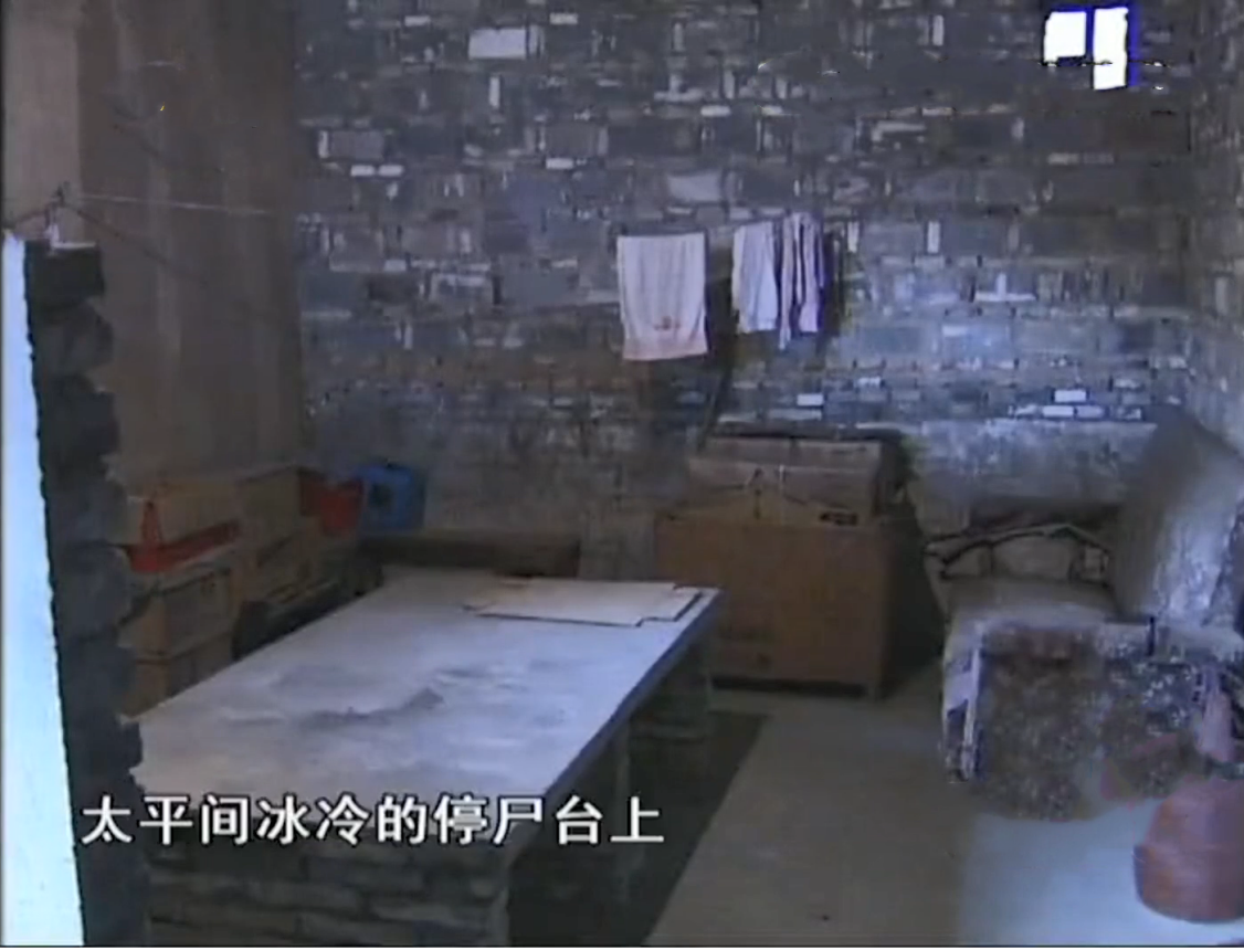 2011年江西护士深夜在太平间发现婴儿孩子已靠屋顶漏雨生存八天