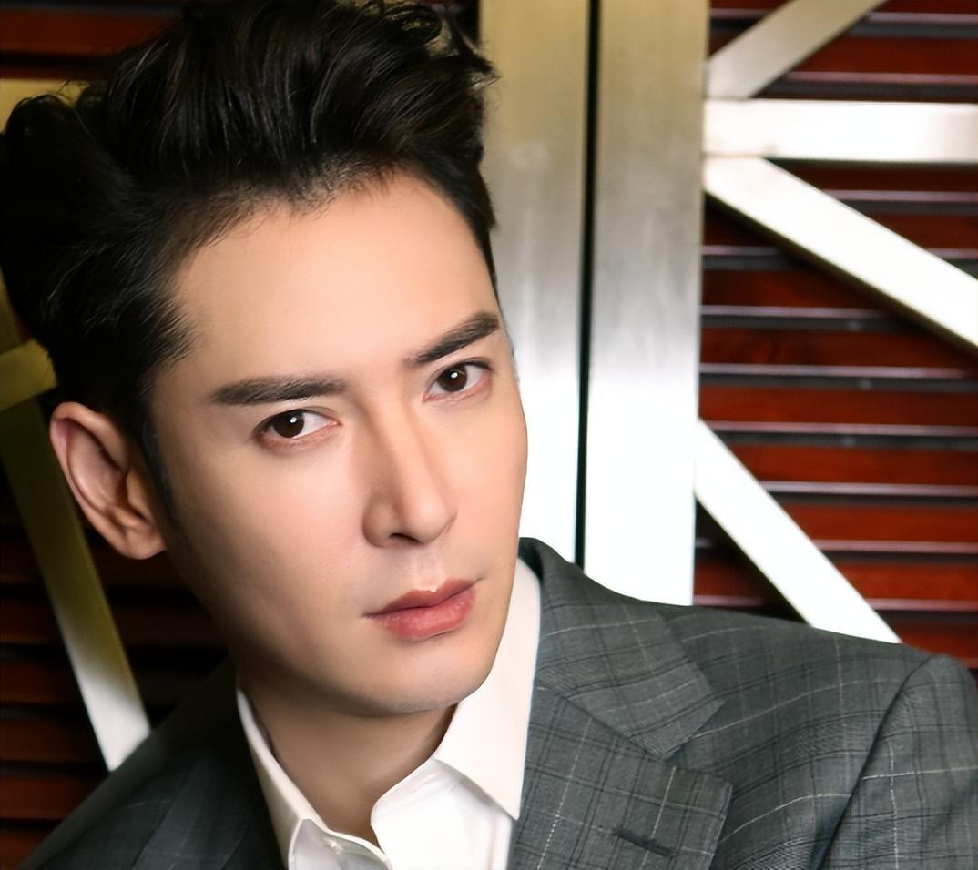 韩栋靠颜值进圈靠努力成著名演员娶经纪人当老婆婚姻幸福