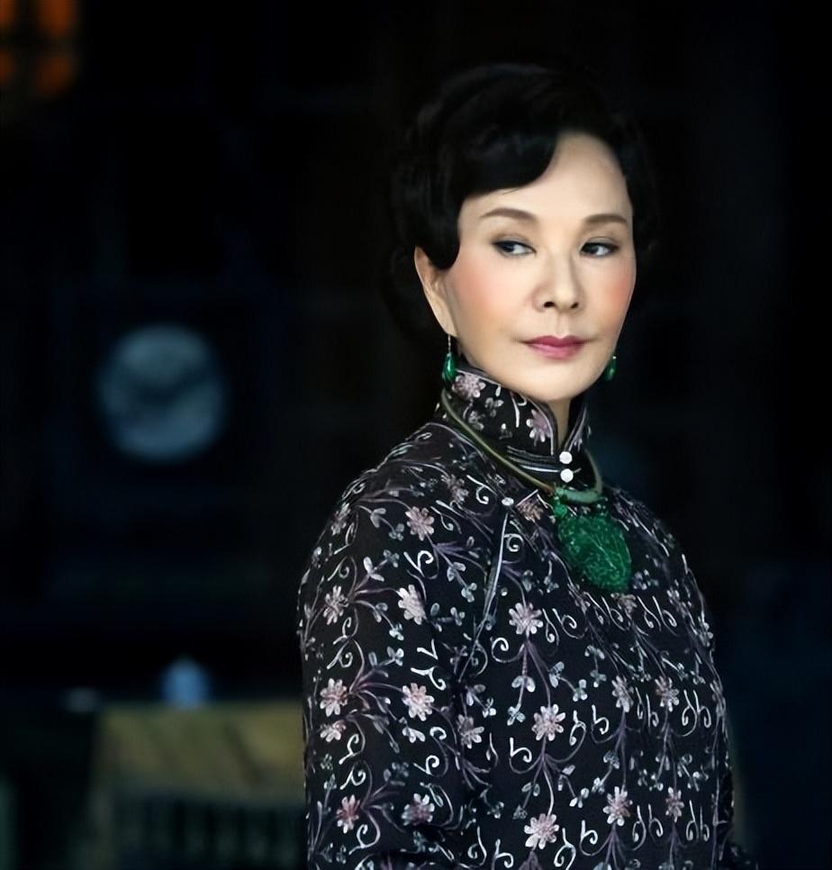 夏台凤出生于台北,但却是一位美籍华人,现在70多岁的她虽然不再拍电视