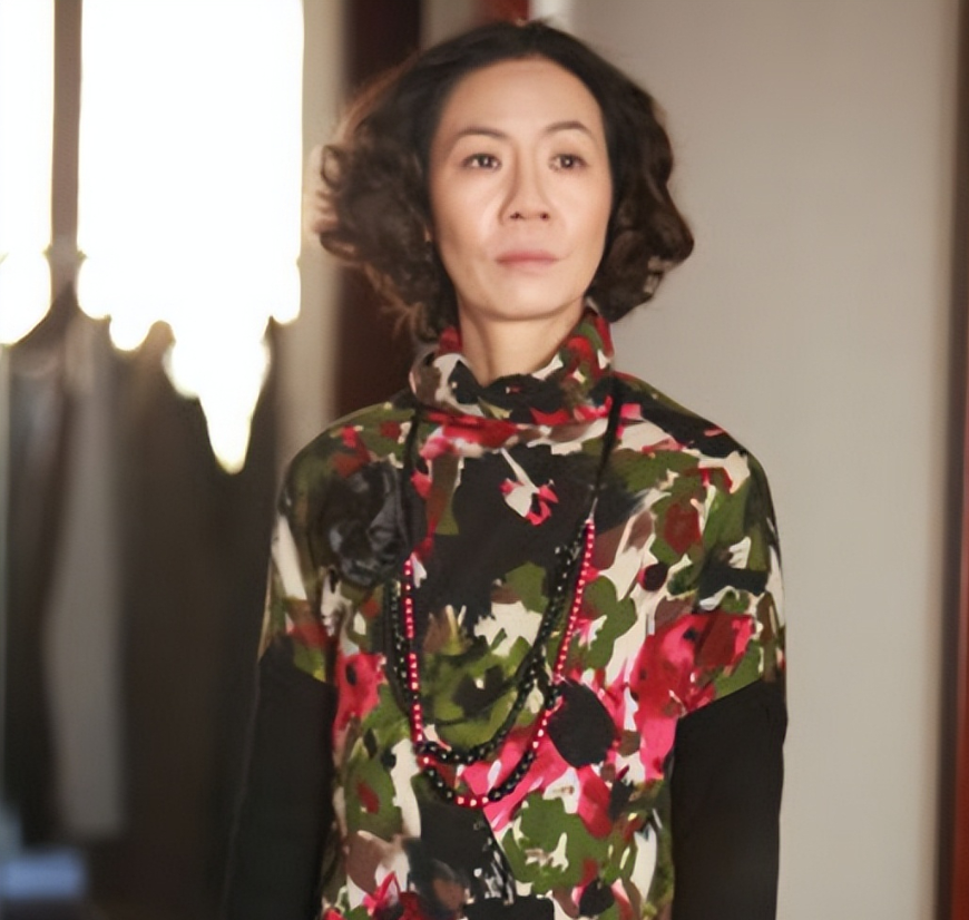 事实证明成为豪门阔太的杨青用长相给中年女演员狠狠上了一课