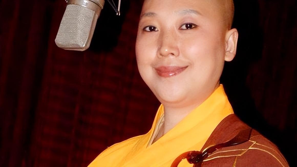 回顾李娜出家老母亲含泪陪她住寺庙如今她们过得怎样