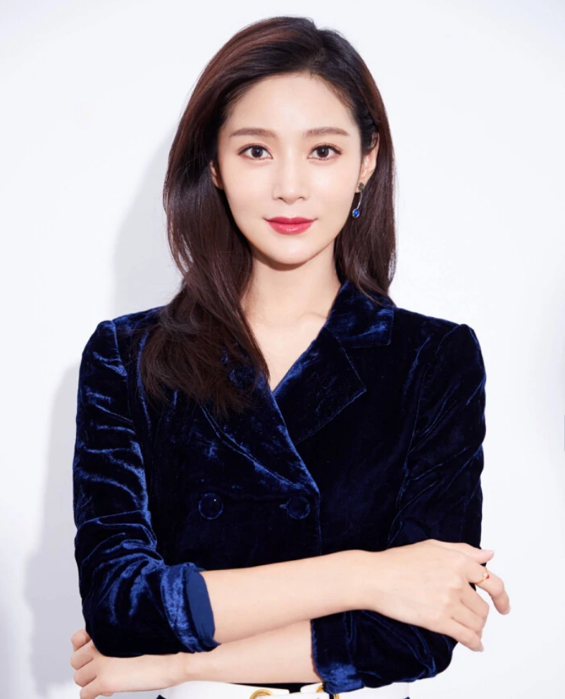 回顾演员王媛可婚后生双胞胎儿子取名一模一样