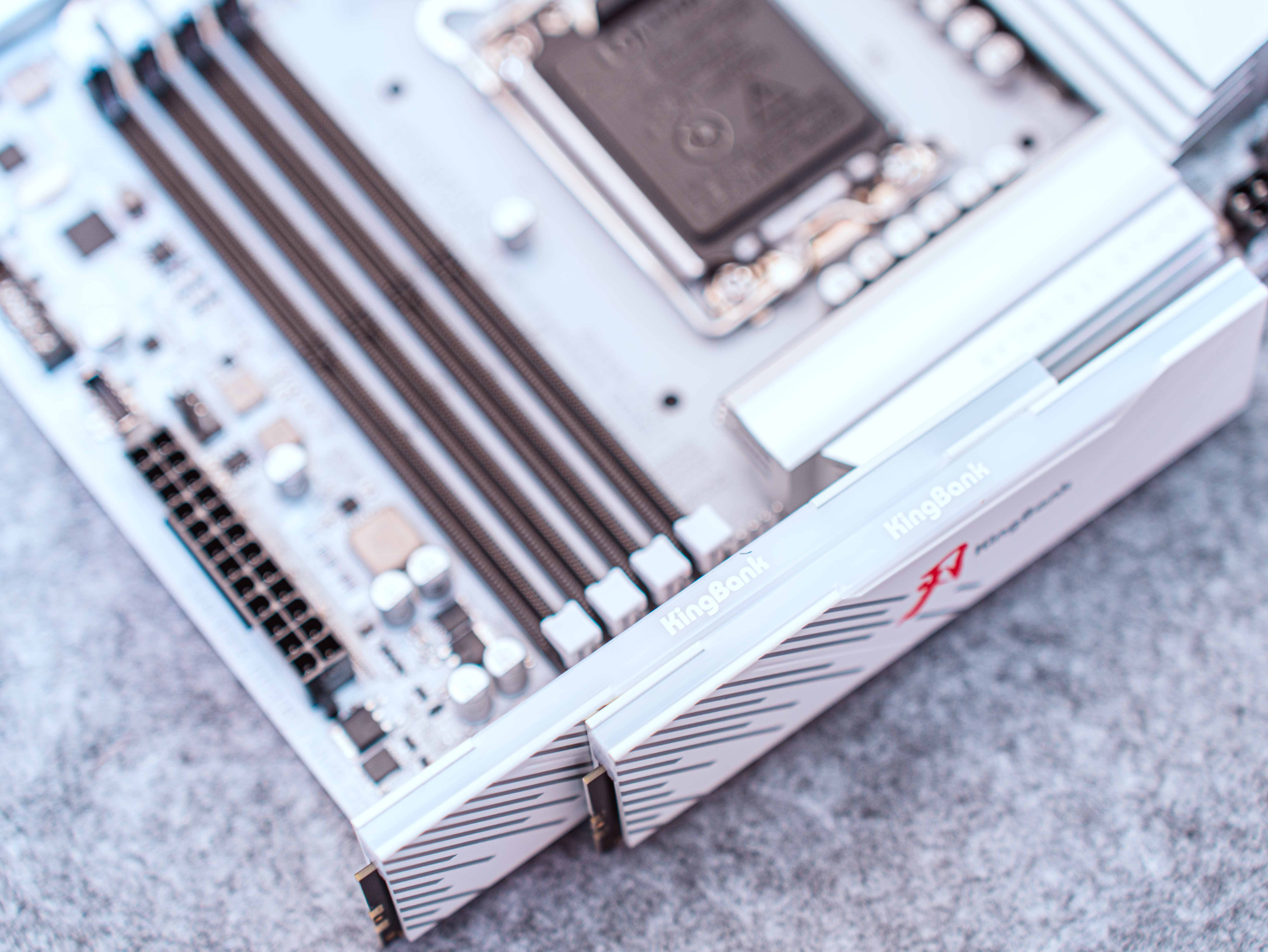 不到19l的小钢炮颜值性能双拿捏14700kfb760冰雕4070ti装机