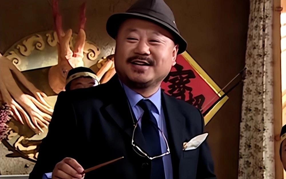 回顾离开赵本山后61岁的范伟证明当年的选择是多么的明智