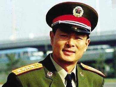 有人说:"这些年看了那么多公安局长,在我心里最帅的还是高天.