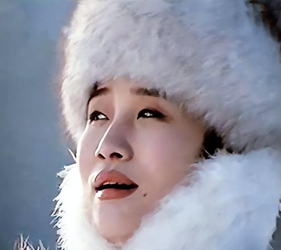 回顾李娜出家老母亲含泪陪她住寺庙如今她们过得怎样