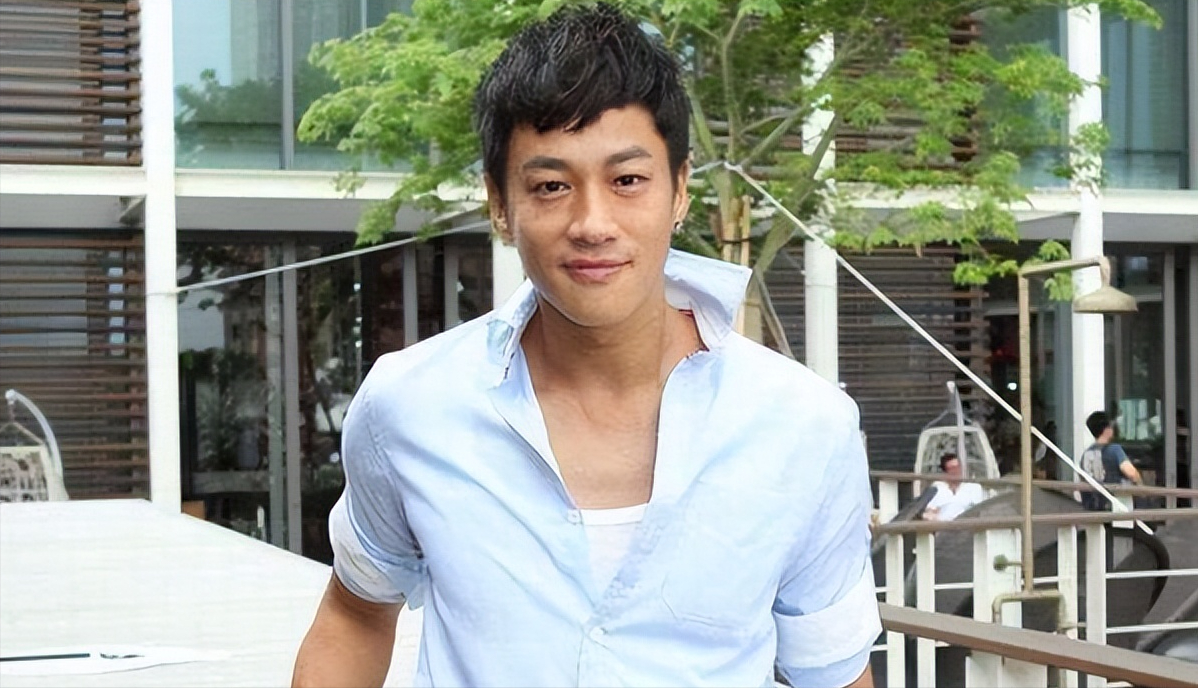 回顾演员何润东41岁迎娶柜姐恩爱多年无子也幸福