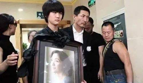 回顾英雄无悔播出25年6位主演境况大不同最美女配已离世