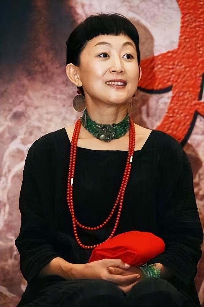 回顾陈瑾曾与亲哥哥相约不婚不育20年拒吃主食如今过得怎样