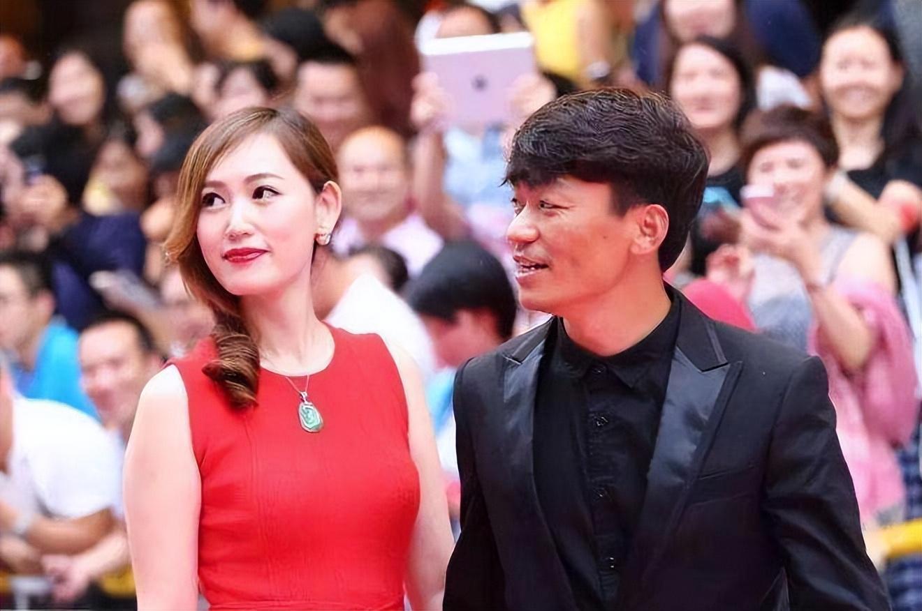 初入茅庐的马蓉对王宝强感到很好奇,接下来王宝强就展开了对马蓉的