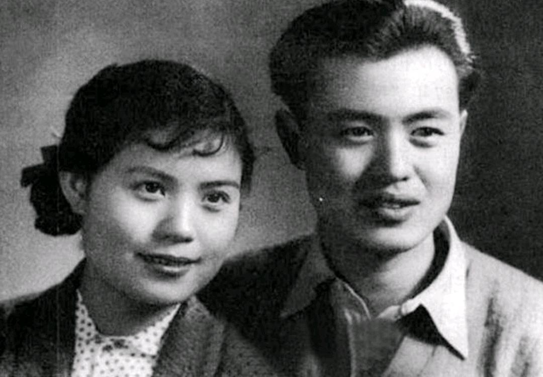 其中刘振中和武豫梅结为了夫妻.在事业上比翼齐飞,在生活中相濡以沫.